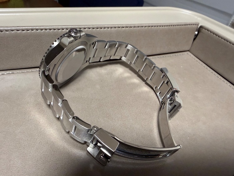 ロレックス GMTマスター 116710（高級時計）の商品画像 - 査定依頼日：2025年11月14日 - 最高査定価格：2,000,000円