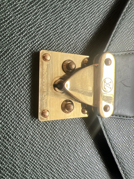 ポルト・ドキュマン・ヴォワヤージュ（エピ）（ブランドバッグ）の商品画像 - 査定依頼日：2025年7月5日 - 最高査定価格：40,000円