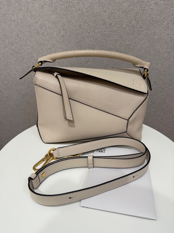 LOEWE パズル（ブランドバッグ）の商品画像 - 査定依頼日：2025年10月19日 - 最高査定価格：180,000円