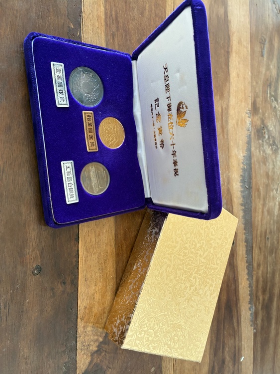 天皇陛下御在位六十年奉祝記念貨幣（金・貴金属）の商品画像 - 査定依頼日：2026年2月5日 - 最高査定価格：100,000円