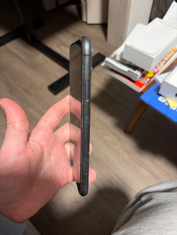 iPhone11 128GB au（スマホ）の商品画像 - 査定依頼日：2026年3月27日 - 最高査定価格：21,000円