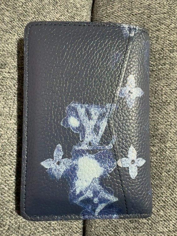 ルイヴィトン  カードケース モノグラム・エクリプス M80463（ブランド財布・小物）の商品画像 - 査定依頼日：2025年11月1日 - 最高査定価格：30,000円