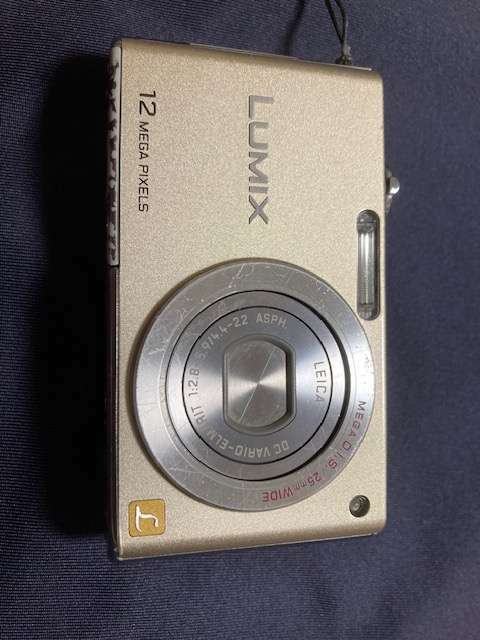 FinePix F10（カメラ）の商品画像 - 査定依頼日：2025年5月31日 - 最高査定価格：4,000円