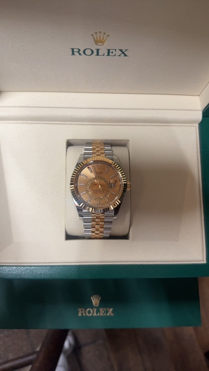 ロレックス スカイドゥエラー （高級時計）の商品画像 - 査定依頼日：2025年11月12日 - 最高査定価格：3,380,000円