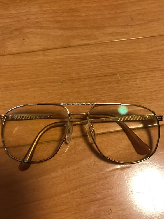 フルフレーム  メガネ（金・貴金属）の商品画像 - 査定依頼日：2025年3月29日 - 最高査定価格：300,000円