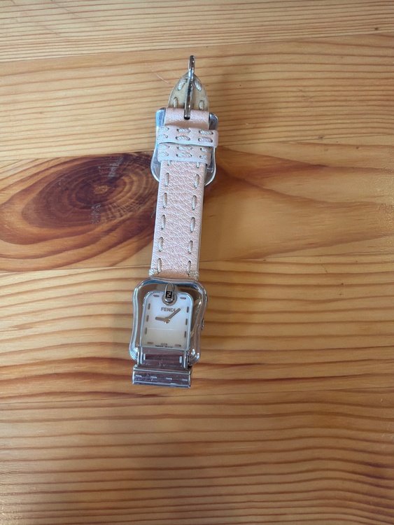 フェンディ腕時計（高級時計）の商品画像 - 査定依頼日：2026年2月12日 - 最高査定価格：3,850円