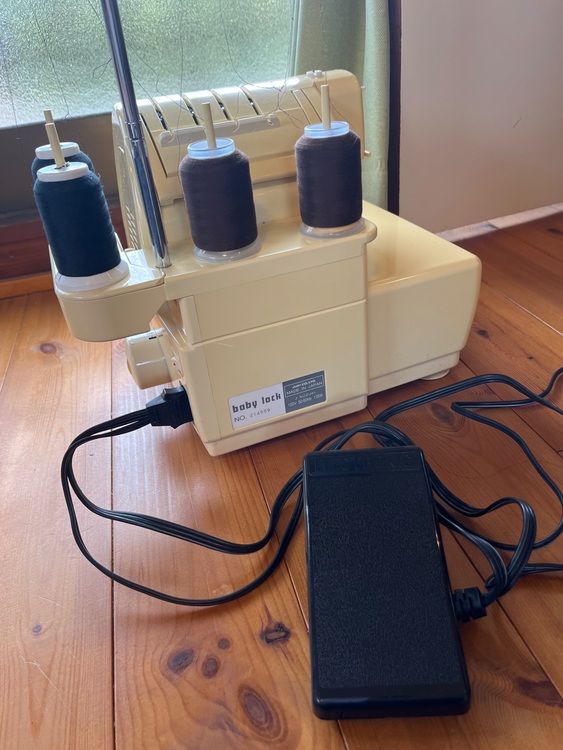 ロックミシン衣縫人（電動工具・農機具・業務用機械）の商品画像 - 査定依頼日：2025年9月11日 - 最高査定価格：3,000円