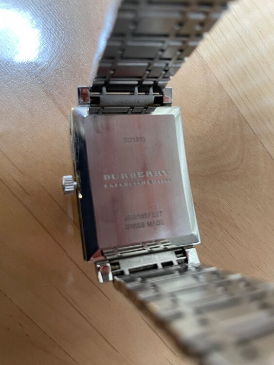 BURBERRY バーバリー ヘリテージビッグデイト BU1320 メンズ腕時計（高級時計）の商品画像 - 査定依頼日：2025年2月17日 - 最高査定価格：1,500円