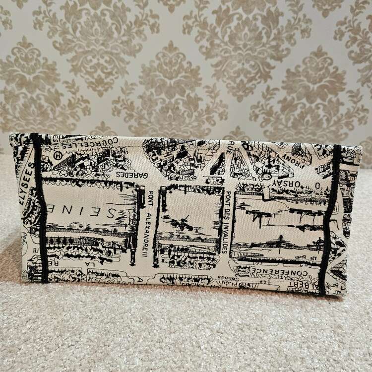 ディオール　ブックトート（ブランドバッグ）の商品画像 - 査定依頼日：2023年12月30日