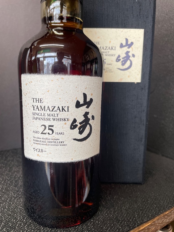 サントリー山崎25年　未開封（お酒）の商品画像 - 査定依頼日：2025年11月3日 - 最高査定価格：850,000円