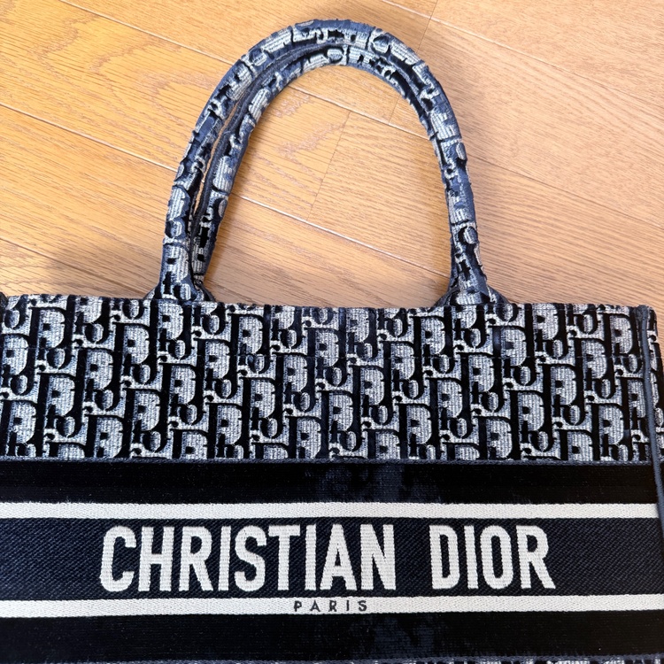 Christian Dior ディオール ブックトート オブリーク ブラック トートバッグ（ブランドバッグ）の商品画像 - 査定依頼日：2026年9月21日 - 最高査定価格：150,000円
