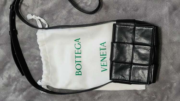 キャンディカセット ミニ ショルダーバッグ（ブランドバッグ）の商品画像 - 査定依頼日：2025年4月1日 - 最高査定価格：62,000円