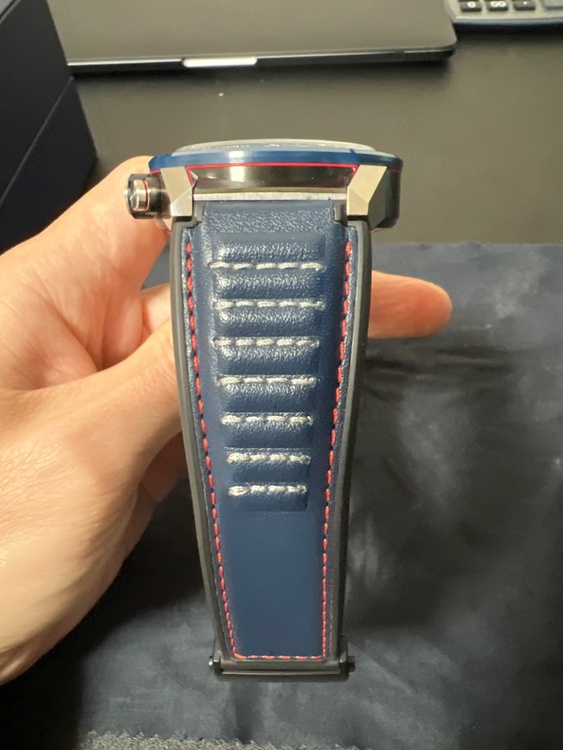 タグホイヤー カレラ CAR2A1（高級時計）の商品画像 - 査定依頼日：2026年2月24日 - 最高査定価格：350,000円