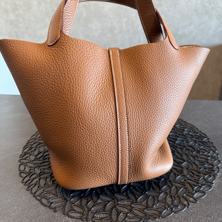 エルメス ピコタンロックMM ゴールド (シルバー金具)（ブランドバッグ）の商品画像 - 査定依頼日：2025年8月24日 - 最高査定価格：550,000円