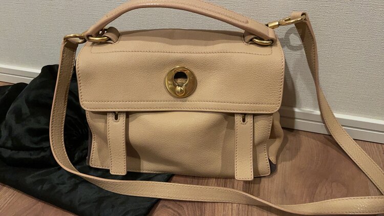 イブサンローラン  （ブランドバッグ）の商品画像 - 査定依頼日：2025年4月24日 - 最高査定価格：32,000円