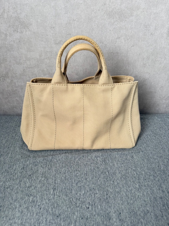 プラダ  （ブランドバッグ）の商品画像 - 査定依頼日：2026年5月8日 - 最高査定価格：40,000円