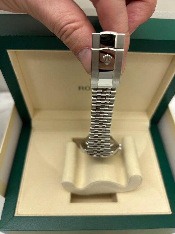 デイトジャスト 126334 [ジュビリーブレス ブラック]ダイヤ（高級時計）の商品画像 - 査定依頼日：2025年1月5日 - 最高査定価格：2,330,000円