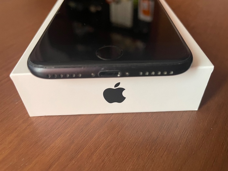 iPhone SE (第 2 世代) 64GB SIMフリー（スマホ）の商品画像 - 査定依頼日：2025年9月17日 - 最高査定価格：14,000円