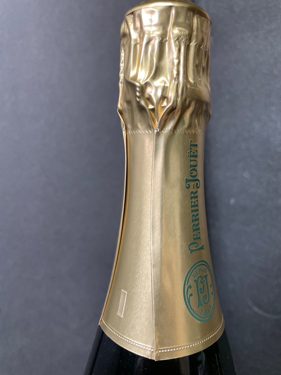 ペリエジュエベルエポック　並行（お酒）の商品画像 - 査定依頼日：2025年9月18日 - 最高査定価格：18,000円