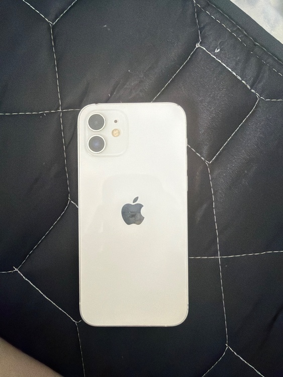 iPhone iPhone 12 128GB Softbank（スマホ）の商品画像 - 査定依頼日：2026年8月6日 - 最高査定価格：23,500円