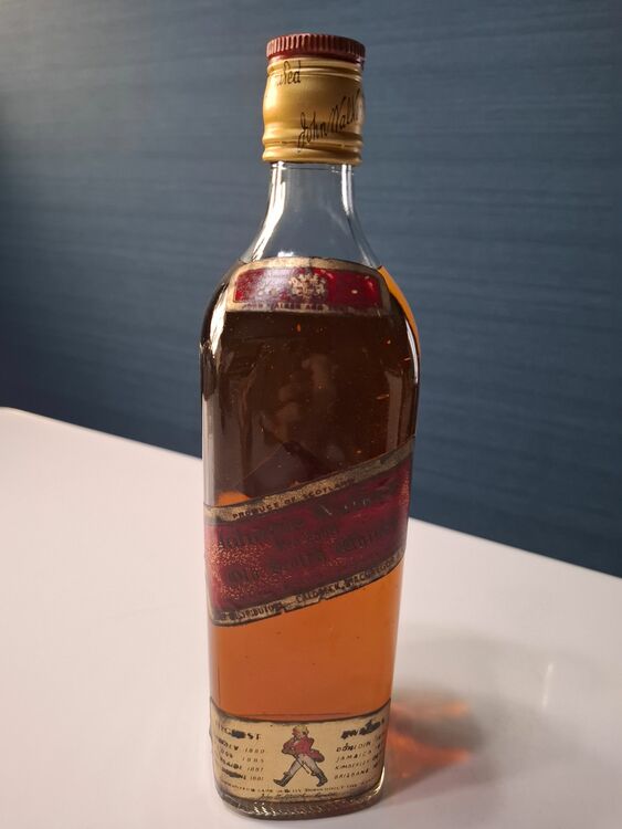 ジョニーウォーカーレッドラベル（お酒）の商品画像 - 査定依頼日：2025年6月13日 - 最高査定価格：500円