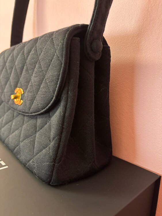 キルティング　ハンドバッグ（ブランドバッグ）の商品画像 - 査定依頼日：2025年4月20日 - 最高査定価格：200,000円