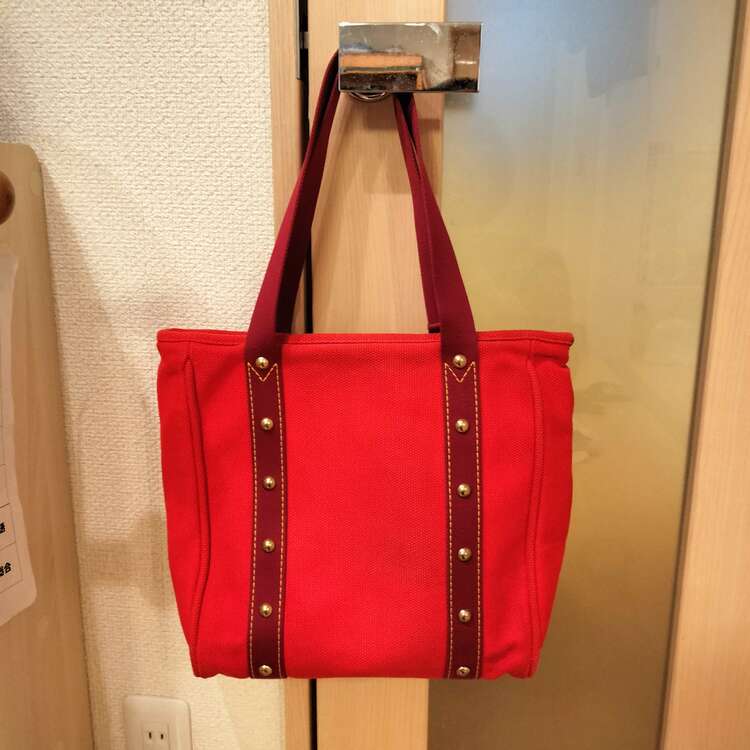 トートバッグ アンティグア カバMM ルージュ（ブランドバッグ）の商品画像 - 査定依頼日：2025年5月7日 - 最高査定価格：10,000円