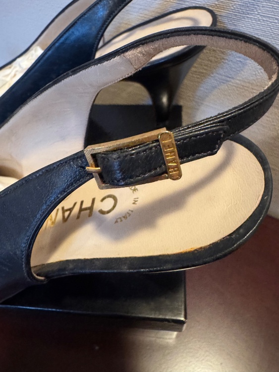 サンダル（ブランド財布・小物）の商品画像 - 査定依頼日：2026年1月5日 - 最高査定価格：8,000円