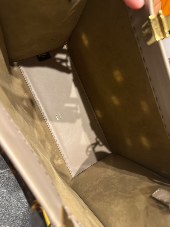 フェンディ サンシャイン ミディアム（ブランドバッグ）の商品画像 - 査定依頼日：2025年8月4日 - 最高査定価格：100,000円