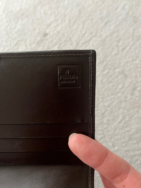 フェンディ  （ブランドバッグ）の商品画像 - 査定依頼日：2025年3月31日 - 最高査定価格：10,000円