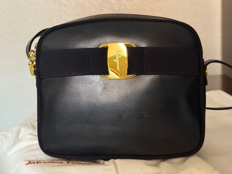 Vera リボンショルダーバッグ（ブランドバッグ）の商品画像 - 査定依頼日：2025年2月20日 - 最高査定価格：10,000円