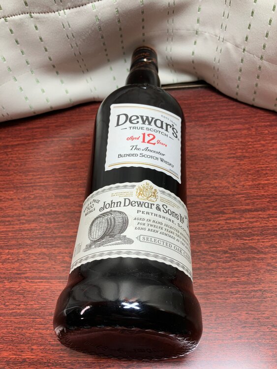 デュワーズ12年ブレンデッド40度　700ml （お酒）の商品画像 - 査定依頼日：2025年3月21日