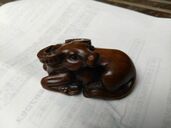 根付牛（木製）作者友忠（美術品・骨董品）の商品画像 - 査定依頼日：2025年9月12日 - 最高査定価格：5,000円