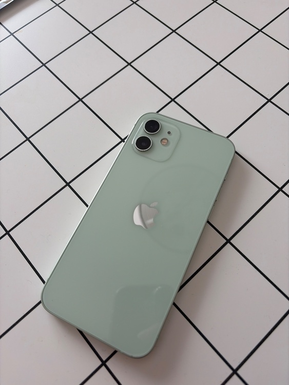 iPhone 12 128GB au（スマホ）の商品画像 - 査定依頼日：2026年1月31日 - 最高査定価格：21,000円