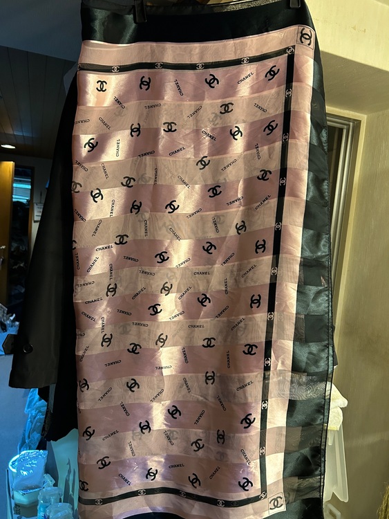 スカーフ　ピンク✖️黒（古着・ファッション）の商品画像 - 査定依頼日：2025年8月9日 - 最高査定価格：3,000円