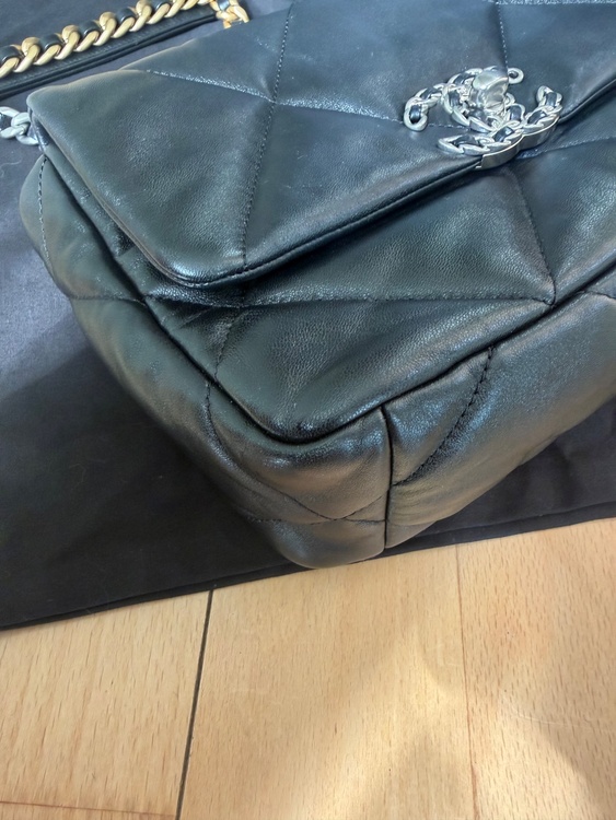 CHANEL19 ラムスキンショルダーバッグ ブラック（ブランドバッグ）の商品画像 - 査定依頼日：2026年2月24日 - 最高査定価格：510,000円