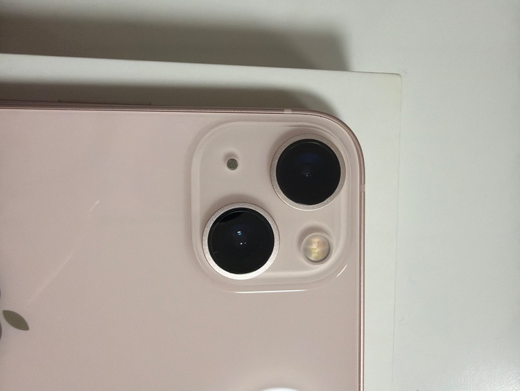 iPhone iPhone 13 256GB SIMフリー（スマホ）の商品画像 - 査定依頼日：2026年8月29日 - 最高査定価格：37,000円