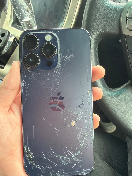 iPhone iPhone 15 Pro Max 256GB au（スマホ）の商品画像 - 査定依頼日：2026年6月26日 - 最高査定価格：99,000円