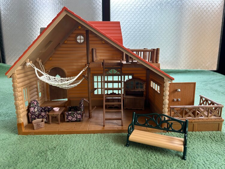 シルバニアファミリーLog Cabin Gift Set（その他のおもちゃ）の商品画像 - 査定依頼日：2025年3月19日 - 最高査定価格：130円