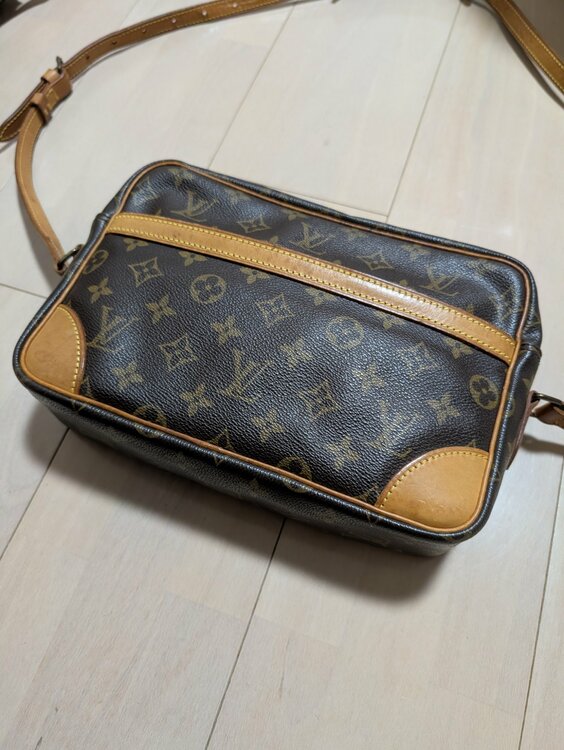 ショルダーバッグ（ブランドバッグ）の商品画像 - 査定依頼日：2026年5月3日 - 最高査定価格：20,000円