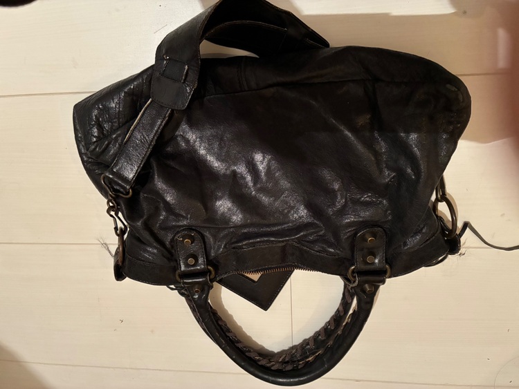 バレンシアガ  （ブランドバッグ）の商品画像 - 査定依頼日：2025年9月22日 - 最高査定価格：30,000円