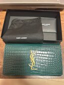 サンローランパリ カサンドラ ラージ フラップウォレット 二つ折り長財布 クロコ（ブランド財布・小物）の商品画像 - 査定依頼日：2024年1月19日 - 最高査定価格：32,000円