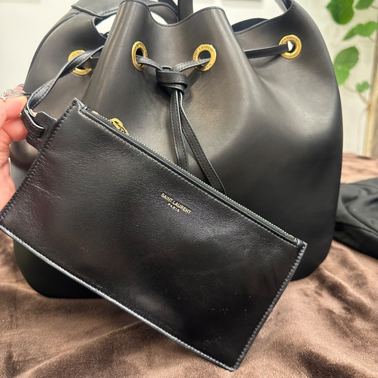 イブサンローラン  （ブランドバッグ）の商品画像 - 査定依頼日：2025年7月25日 - 最高査定価格：180,000円