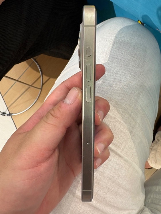 iPhone15pro ナチュラルチタニウム（スマホ）の商品画像 - 査定依頼日：2026年5月30日 - 最高査定価格：67,000円