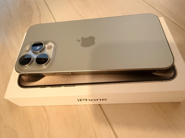 iPhone 15 pro max（スマホ）の商品画像 - 査定依頼日：2025年9月23日 - 最高査定価格：94,000円