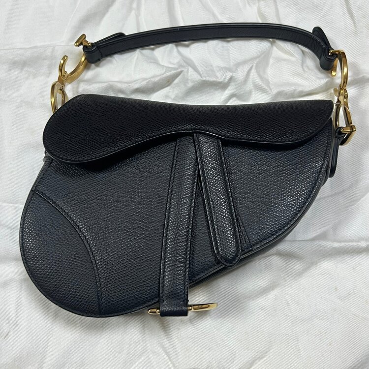 クリスチャンディオールサドルバッグ（ブランドバッグ）の商品画像 - 査定依頼日：2025年1月29日 - 最高査定価格：160,000円