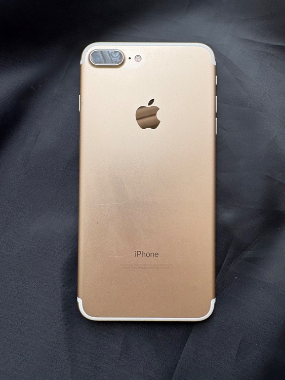 iPhone7 Plus 128GB Softbank（スマホ）の商品画像 - 査定依頼日：2026年2月6日 - 最高査定価格：3,500円