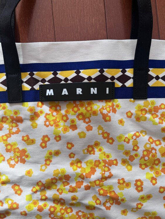 マルニ　バンダナトート　サンオレンジ（ブランド財布・小物）の商品画像 - 査定依頼日：2024年11月13日 - 最高査定価格：8,000円