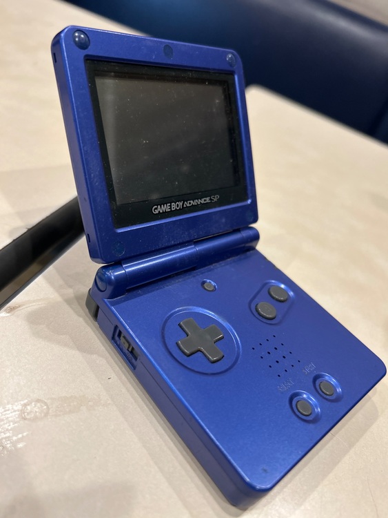 ゲームボーイアドバンスSP（ゲーム機本体・ゲームソフト）の商品画像 - 査定依頼日：2025年9月24日 - 最高査定価格：4,500円