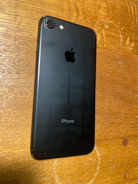 iPhone7（スマホ）の商品画像 - 査定依頼日：2022年11月15日 - 最高査定価格：3,000円